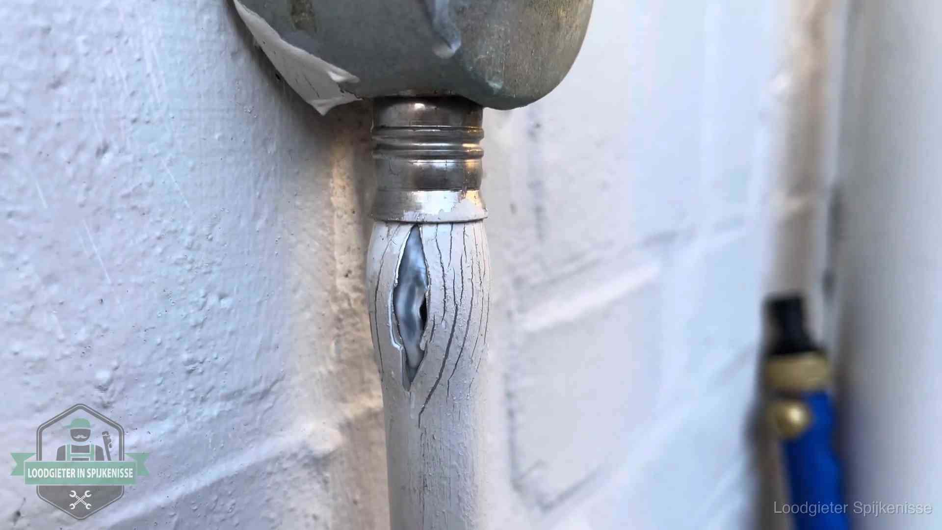 Wanneer lekdetectie in Spijkenisse Oude waterleiding in Spijkenisse waar de verf openscheurt, een stille aanwijzing voor een beginnend lek